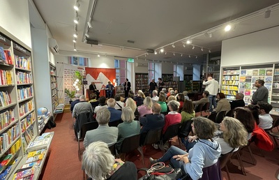 Diözesanbischof Wilhelm Krautwaschl und Erich Fuchs bei der Erstpräsentation des Buches 'Die Macht der Vergebung'